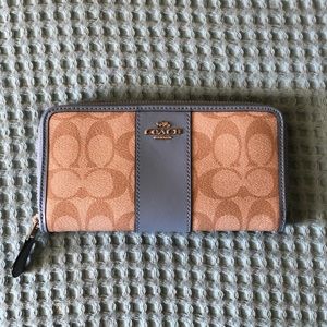 Accordion Zip Coach Wallet Light Khaki/ Light Blue